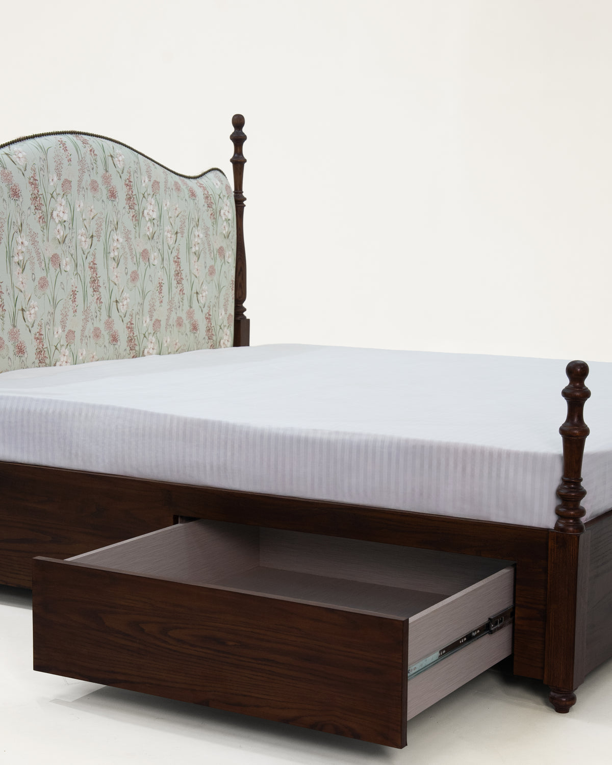 The Heritage Floral Bed